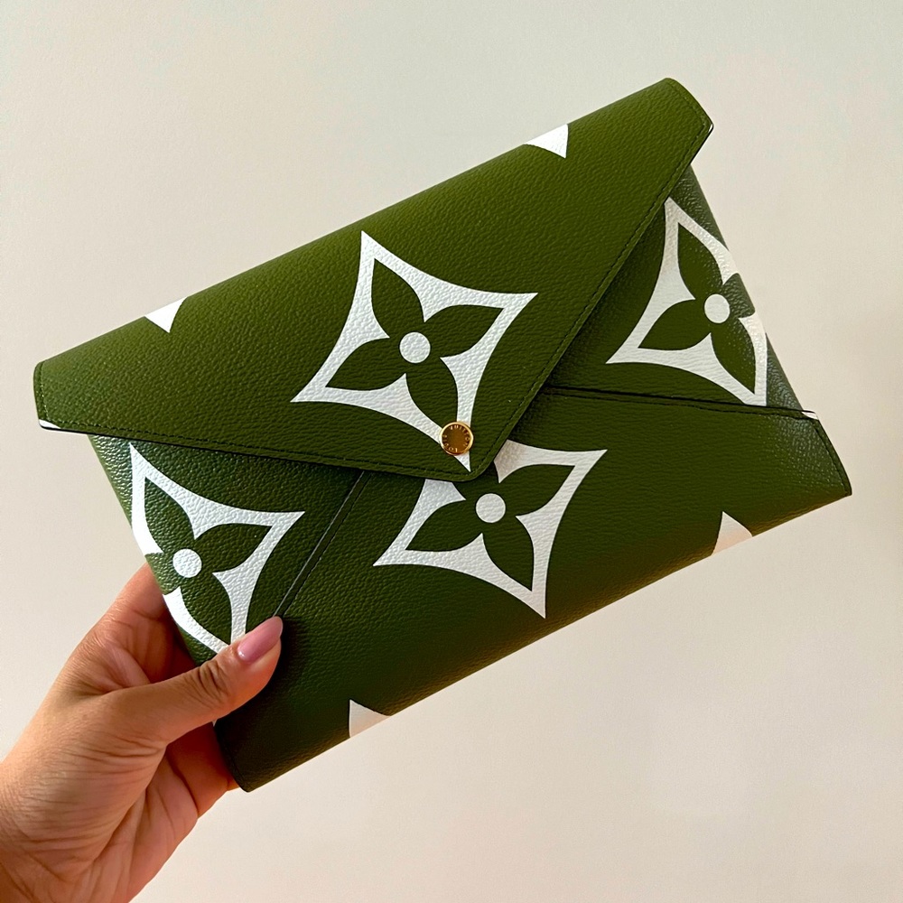 {Louis Vuitton} Giant Pochette Kirigami Kaki